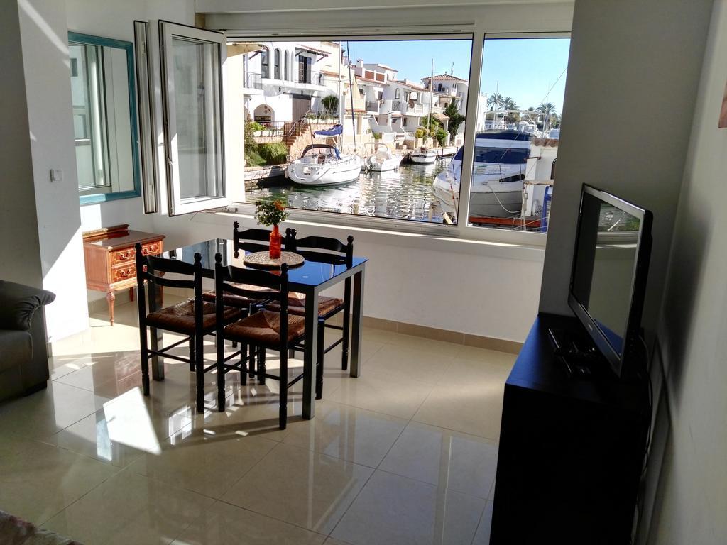 Waterside Apartment - Two Bedroom Емпуриабрава Стая снимка