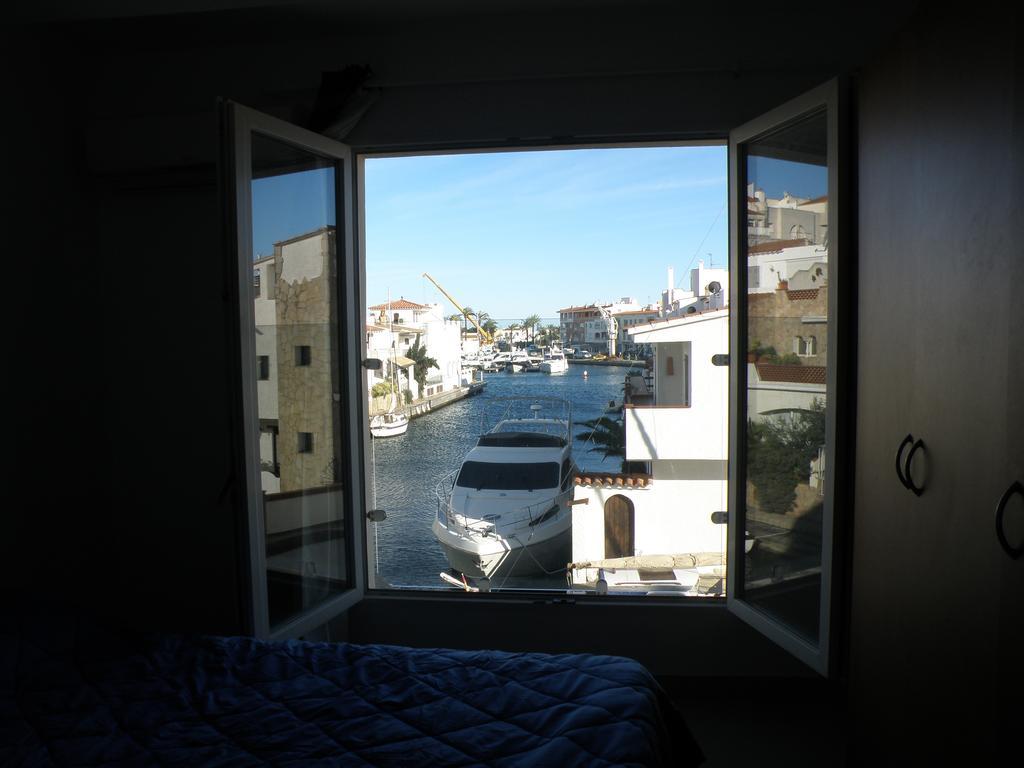 Waterside Apartment - Two Bedroom Емпуриабрава Стая снимка